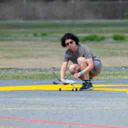 Stelle holsing Starling on before takeoff on the runway
