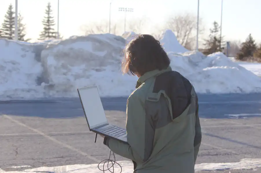 Stelle operating a ground control station laptop
